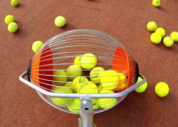 dụng cụ nhặt banh tennis